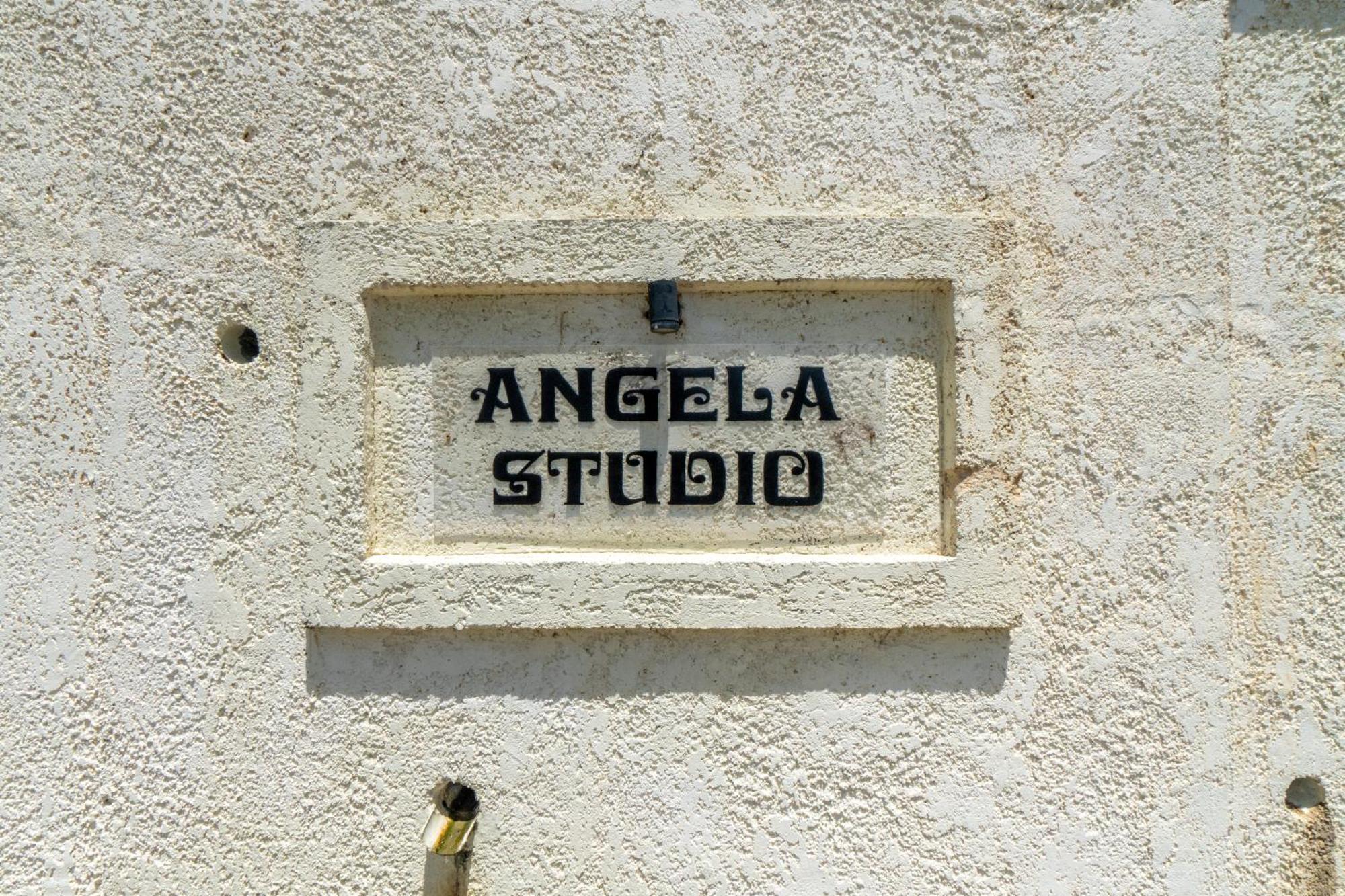 Angela Case de vacanță